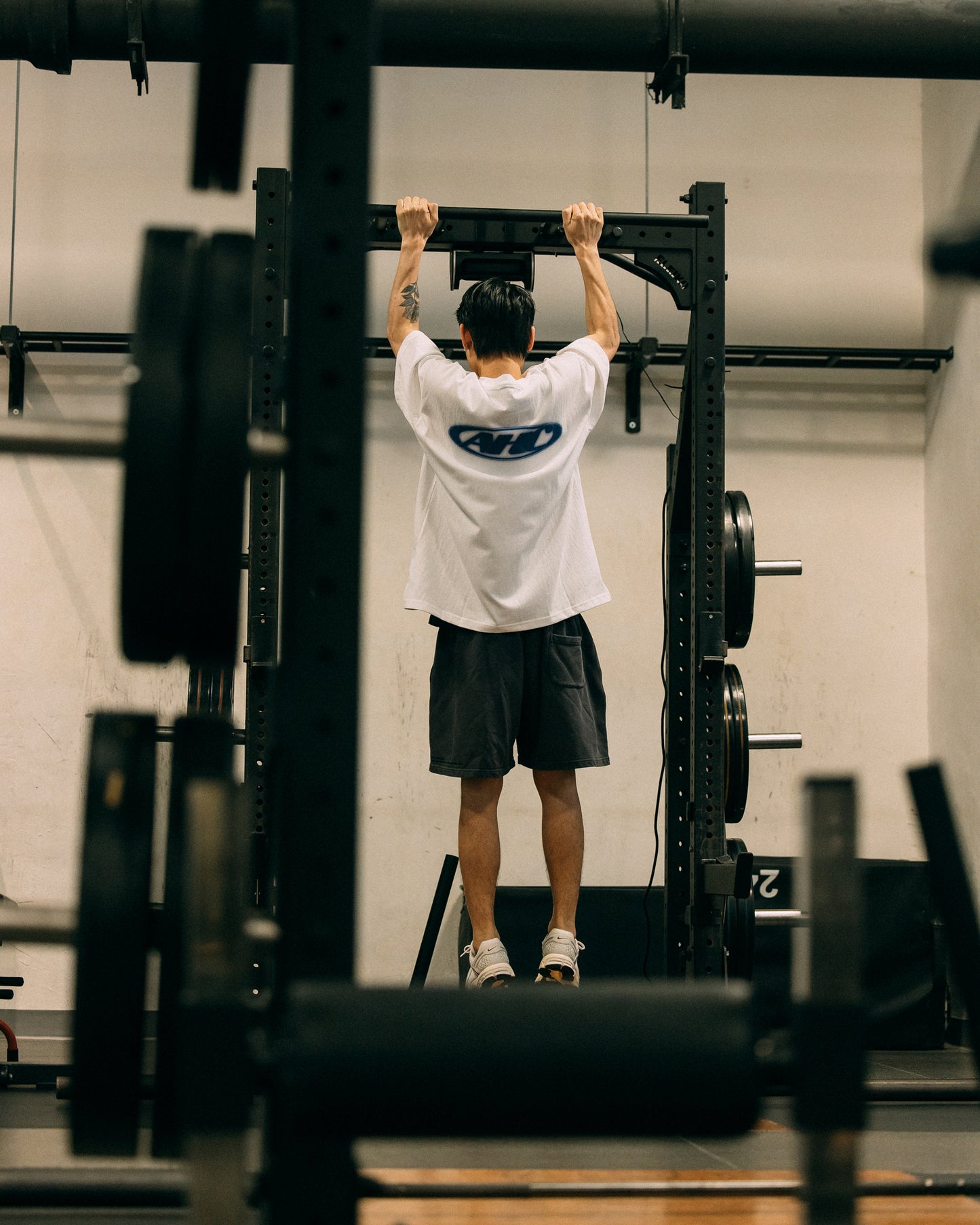Aim Higher Club Unisex Retro Oval Logo Tee/ Off White