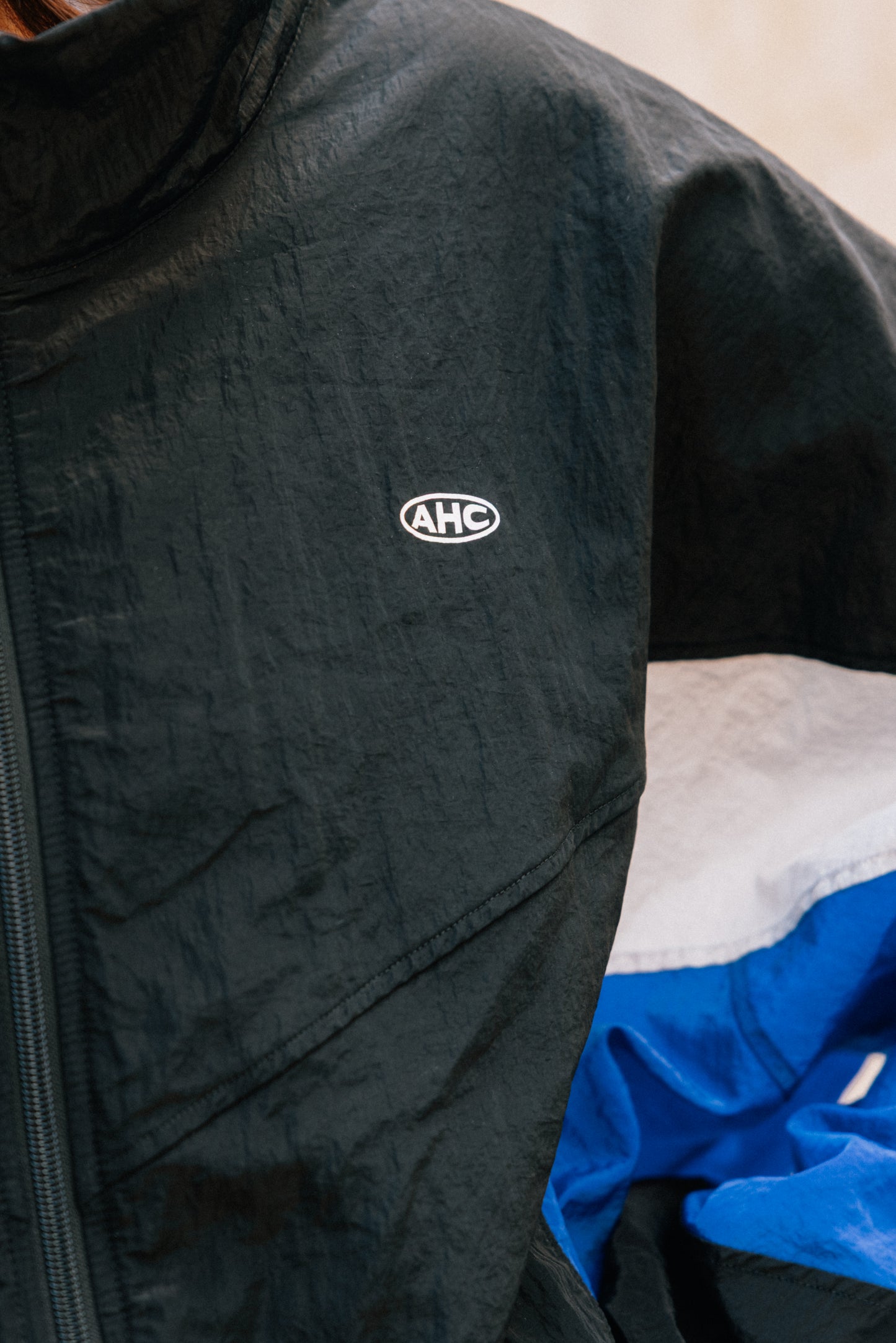 Aim Higher Club 3-Color Tone Classic Windbreaker/ Black-Dazzling Blue