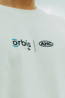 Aim Higher Club × Orbis Unisex Clarity Brings Courage Unisex Logo Tee/ White